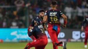 Video: रोहित शर्मा का कैच लेने के चक्कर में घायल हुए सिराज और दिनेश कार्तिक, तो विराट ने दिया ऐसा रिएक्शन, वायरल हुआ वीडियो 3 Video: रोहित शर्मा का कैच लेने के चक्कर में घायल हुए सिराज और दिनेश कार्तिक, तो विराट ने दिया ऐसा रिएक्शन, वायरल हुआ वीडियो