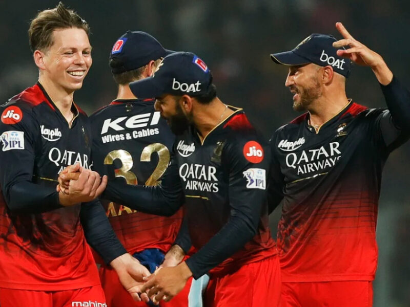 केकेआर टीम के साथ मुकाबले के बीच Rcb को लगा बड़ा झटका, चोटिल होने की वजह से ये खिलाड़ी Ipl 2023 से हुआ बाहर 
