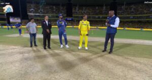 Video: मैच में हुई देरी, स्टेडियम में घुसा कुत्ता,Csk-लखनऊ के खिलाड़ियों का पकड़ने में छूटा पसीना, तो धोनी ने दिया मज़ेदार रिएक्शन 2 Video: मैच में हुई देरी, स्टेडिटम में घुसा कुत्ता,Csk-लखनऊ के खिलाड़ियों का पकड़ने में छूटा पसीना, तो धोनी ने दिया मज़ेदार रिएक्शन