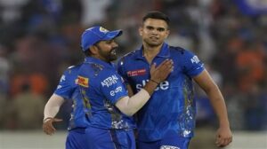 Video: लास्ट ओवर में आखिरी बॉल पर अर्जुन तेंदुलकर ने Ipl का पहला विकेट लेकर मुंबई को दिलाई जीत, रोहित ने लगाया गले, तो देविशा खुशी से चिल्लाई 2 Video: आखिरी बॉल पर Arjun Tendulkar ने Ipl का पहला विकेट लेकर मुंबई को दिलाई जीत, तो रोहित ने लगाया गले