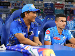 Video: &Quot; बेटा बड़ा हो गया है..&Quot;  Arjun Tendulkar ने पिता को छोड़ा पीछा, खतरनाक बाउंसर गेंद पर छक्का जड़, हार्दिक पांड्या के उड़ाए होश 