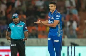 Video: Arjun Tendulkar पड़े इस सीजन के सबसे महंगे खिलाड़ी, 1 ओवर में लुटाए 31 रन, वायरल हुआ तेंदुलकर के लाल का शर्मनाक वीडियो 