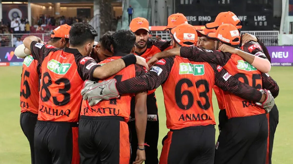 Srh Vs Mi: सनराइजर्स हैदराबाद ने टॉस जीतकर पहले गेंदबाजी चुनी, इस खिलाड़ी को बाहर करने के बाद ऐसी है मुंबई की टीम