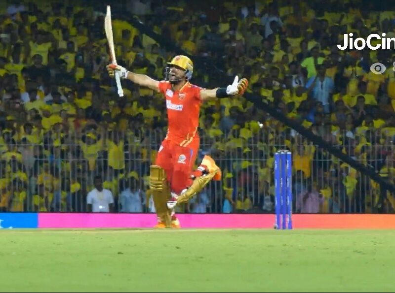आखिरी गेंद पर 3 रन लेकर सिकंदर राजा ने एक रोमांचक मैच में पंजाब को दिलाई जीत, तो उतर गया धोनी का चेहरा, Video हुआ वायरल