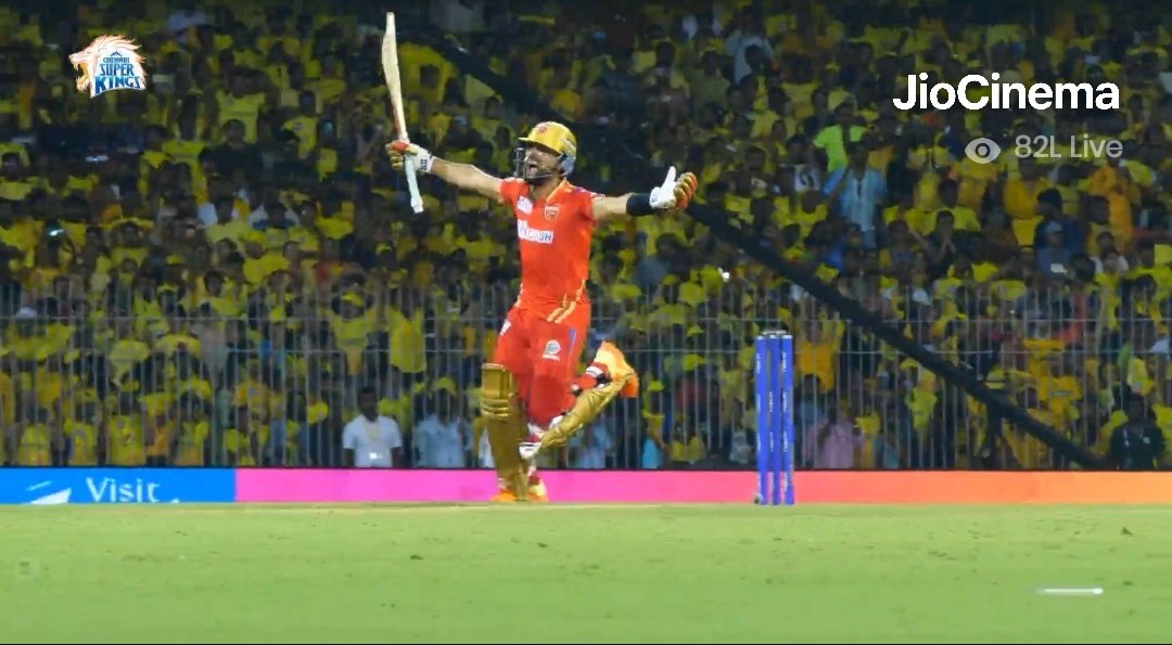 आखिरी गेंद पर 3 रन लेकर सिकंदर राजा ने एक रोमांचक मैच में पंजाब को दिलाई जीत, तो उतर गया धोनी का चेहरा, Video हुआ वायरल