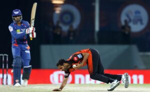 Video: भुवनेश्वर कुमार ने दिखाई गज़ब की फुर्ती, लिया अपनी ही गेंदबाजी पर शानदार कैच, वीडियो हुआ वायरल