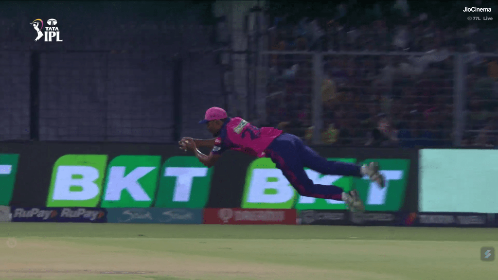 Video: Sandeep Sharma ने हवा में लहराते हुए पकड़ा कैच, तो ये देख गुरबाज ने बल्ले से पीटा अपना सिर 