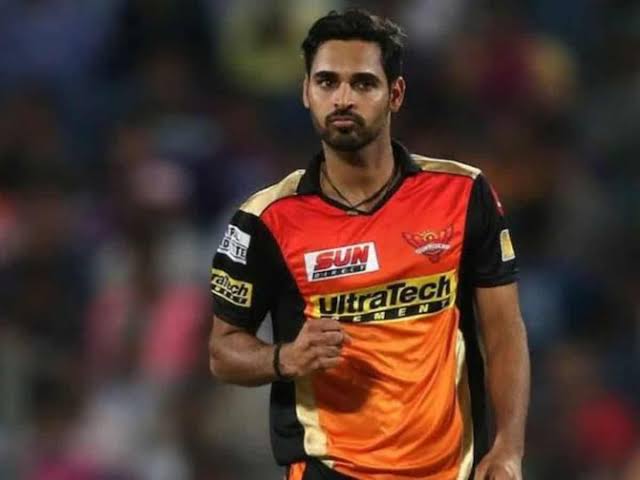 भुवनेश्वर कुमार के नाम दर्ज हुआ सबसे शर्मनाक रिकॉर्ड, अगर टीम को जितना हैं तो उनके हाथ में बल्ला ना दें