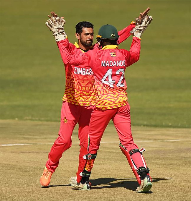 Ned Vs Zim: सिकंदर रजा ने अपनी गेंदबाजी से बरपाया कहर, नीदरलैंड के चार बल्लेबाजों को अकेले ही किया ढेर, महज चार गेंदों के अंदर पलटा मैच 3 Ned Vs Zim