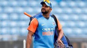 ये 3 खिलाड़ी एमएस धोनी के थे फेवरेट, कप्तान बनते ही विराट कोहली ने दुश्मनी निकाल टीम से किया बाहर 2 Suresh Raina