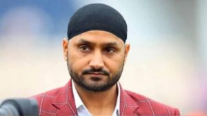 एमएस धोनी के फैन पर बरसे हरभजन सिंह, वर्ल्ड कप को लेकर लिया आड़े हाथों, बोले - 'हां भाई उसने ही अकेले वर्ल्ड कप...'