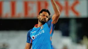 टीम इंडिया में हुई शमी-बुमराह से भी खतरनाक बॉलर की एंट्री, वेस्टइंडीज को अपनी बॉल से करेगा ढेर 2 Mukesh Kumar