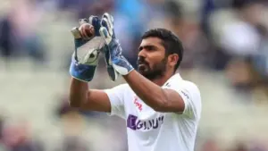 टीम इंडिया के 3 खिलाड़ी Bcci के पैसों पर उड़ा रहे हैं मौज, लेकिन रन बनाने के नाम पर हैं फिसड्डी 4 Ks Bharat