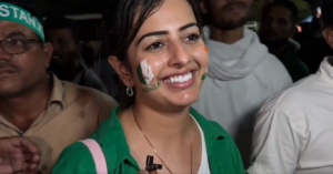 Pakistani Fan Girl