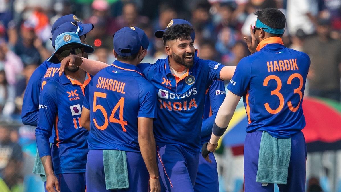 ऑस्ट्रेलिया के खिलाफ वनडे सीरीज के लिए आर अश्विन की हुई टीम इंडिया में एंट्री, ये खिलाड़ी हुआ बाहर, अब ऐसी है भारत की 15 सदस्यीय टीम इंडिया 8 Team India