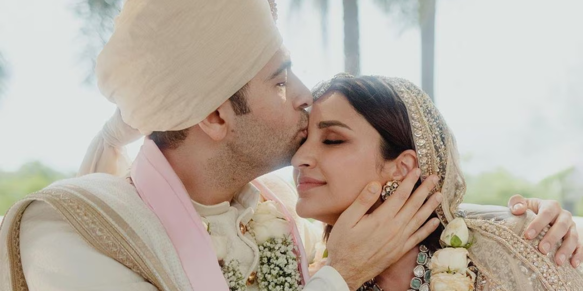 सात फेरे लेकर हमेशा के लिए एक-दूजे के हुए परिणीति चोपड़ा और राघव चड्ढा, सोशल मीडिया पर वायरल हुई तस्वीरें 3 परिणीति चोपड़ा-राघव चड्ढा