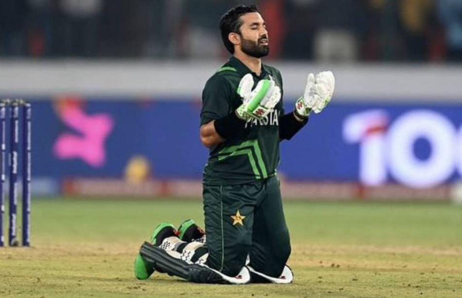 नमाज पढ़ने पर Mohammed Rizwan पर हुआ केस दर्ज, ICC ने लिया बड़ा एक्शन ...