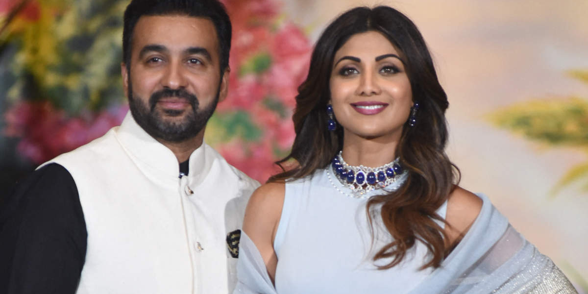 राज कुंद्रा ने बताई बेडरुम में शिल्पा शेट्टी की फेवरेट पोजीशन, तो शर्म से पानी-पानी हुई एक्ट्रेस ने छिपाया मुंह, बोली - 'ये मुझे इस तरह..' 2 Raj Kundra And Shilpa Shetty