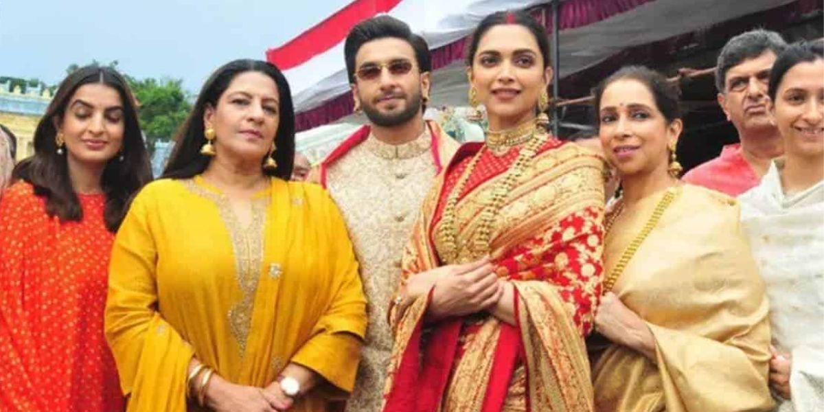 5 सालों बाद दीपिका पादुकोण-रणवीर सिंह की शादी का सच आया सामने, सगाई से लेकर सात फेरों तक का Video हुआ वायरल 4 Deepika Padukone-Ranveer Singh Family