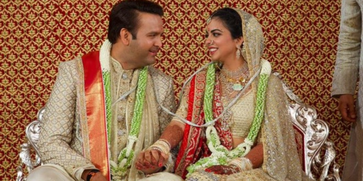 भारत की 8 सबसे महंगी शादियां, जिनमें पानी की तरह बहाया गया पैसा, एक की वेडिंग में तो खर्च हुए थे 700 करोड़ 2 Isha Ambani-Anand Piramal