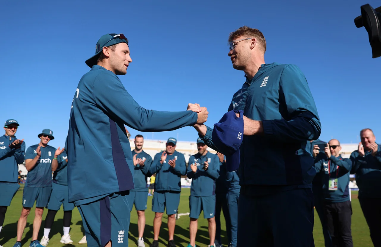 Ind Vs Eng: टेस्ट सीरीज के लिए इंग्लैंड टीम का ऐलान, 3 नौसिखियों को मिली जगह, तो भारत के सबसे बड़े दुश्मन की हुई एंट्री 2 England Cricket Team