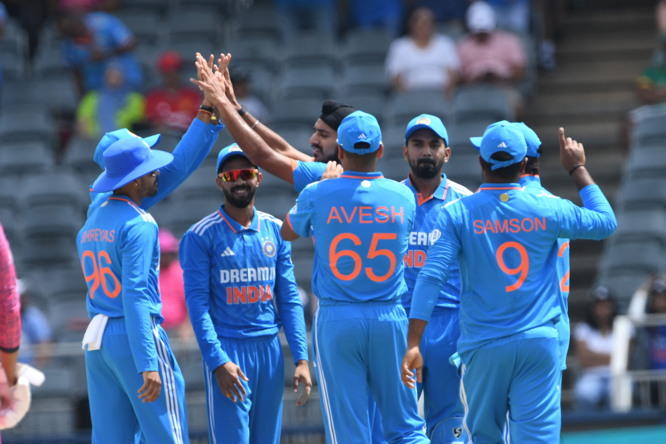 दक्षिण अफ्रीका के खिलाफ तीसरे वनडे में विराट कोहली का ये चेला करेगा डेब्यू, तिलक वर्मा की होगी टीम इंडिया से छुट्टी 2 Team India