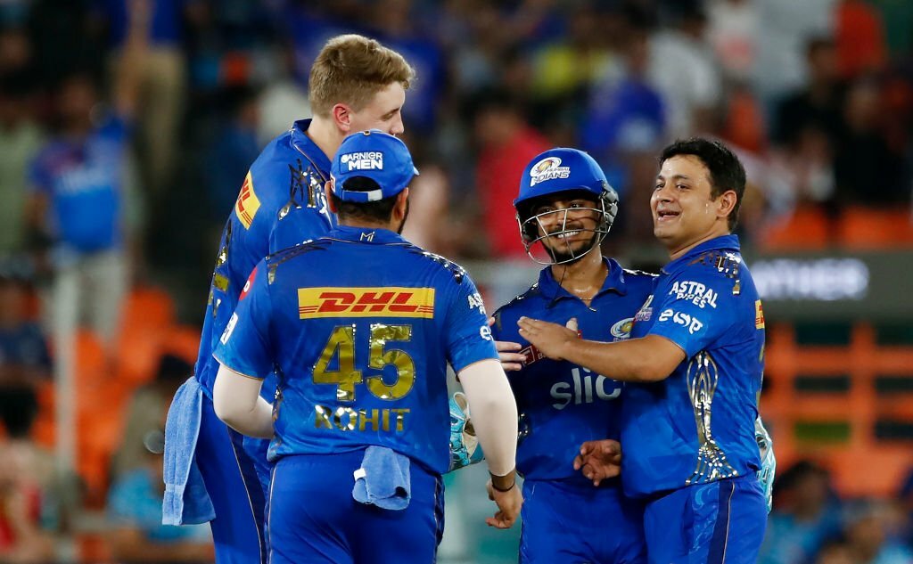 Ipl 2024 से पहले मुंबई इंडियंस के इस खिलाड़ी ने मचाया कोहराम, महज 28 गेंदों में ठोके इतने रन, चौके-छक्कों की लगाई झड़ी 2 Mumbai Indians