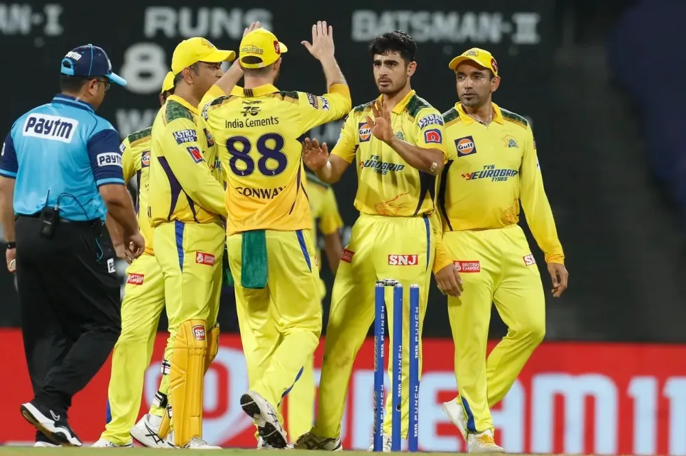 शादी के बंधन में बंधे चेन्नई सुपर किंग्स का ये भारतीय खिलाड़ी, बचपन की दोस्त से ही कर डाला विवाह&Nbsp; 2 Chennai Super Kings