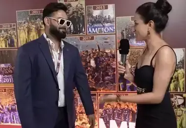 Watch : बचपन की गर्लफ्रेंड को छोड़ इस बॉलीवुड एक्ट्रेस के दीवाने हुए ऋषभ पंत, सोशल मीडिया पर लीक हुई प्राइवेट तस्वीरें 2 Rishabh Pant