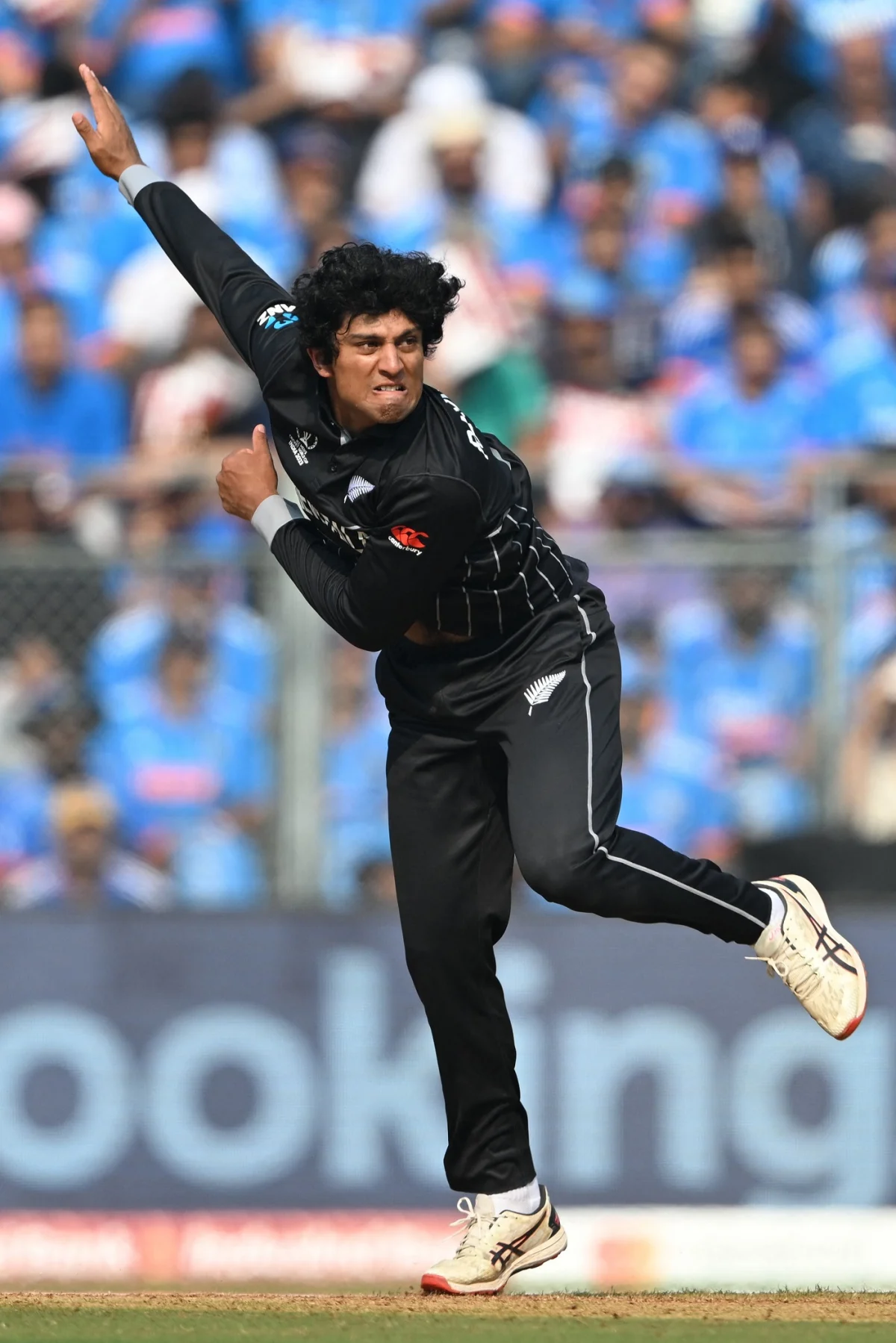 Ipl 2024 में इस एक खिलाड़ी के लिए काव्या, प्रीति और नीता अंबानी में होगी बड़ी जंग, अपनी टीम में शामिल करने लिए लगा देगी एड़ी चोटी का जोर 3 Rachin Ravindra