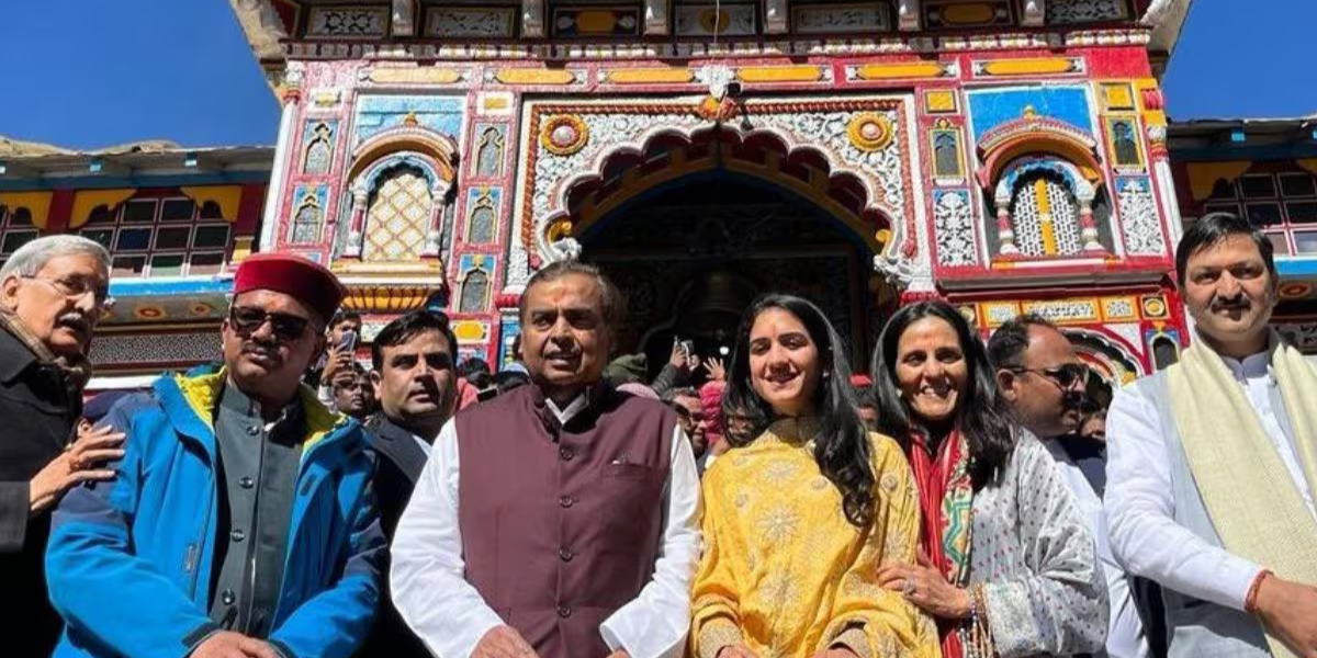 मुकेश अंबानी ने परिवार संग किए रामलला के दर्शन, राम मंदिर ट्रस्ट के लिए दिल खोलकर दिया करोड़ों का दान