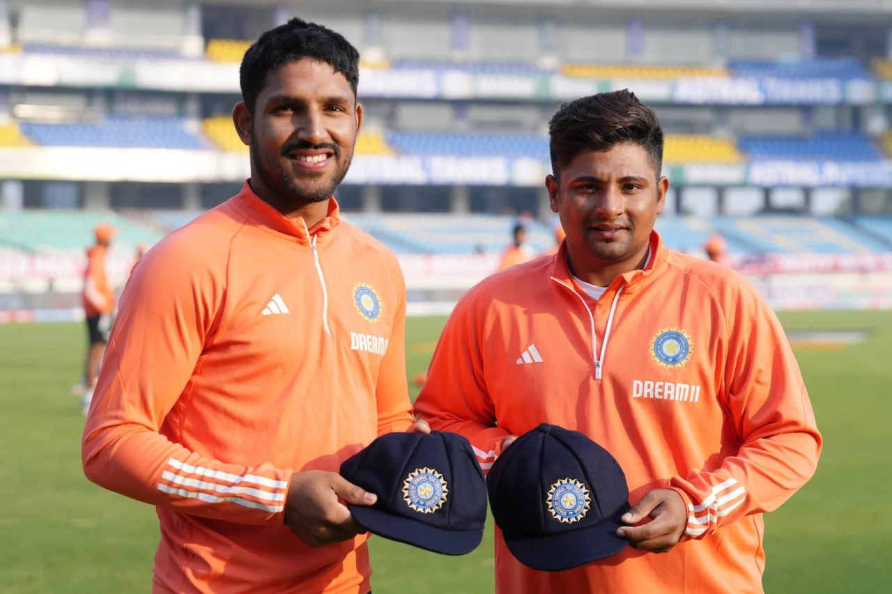 सरफराज खान नहीं इस खिलाड़ी को मिलना चाहिए था डेब्यू का चांस, शतक लगाने में विराट-रोहित को भी छोड़ चुका है पीछे 2 Sarfaraz Khan