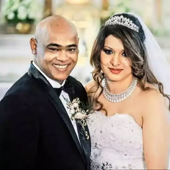 Vinod Kambli And His Wife 