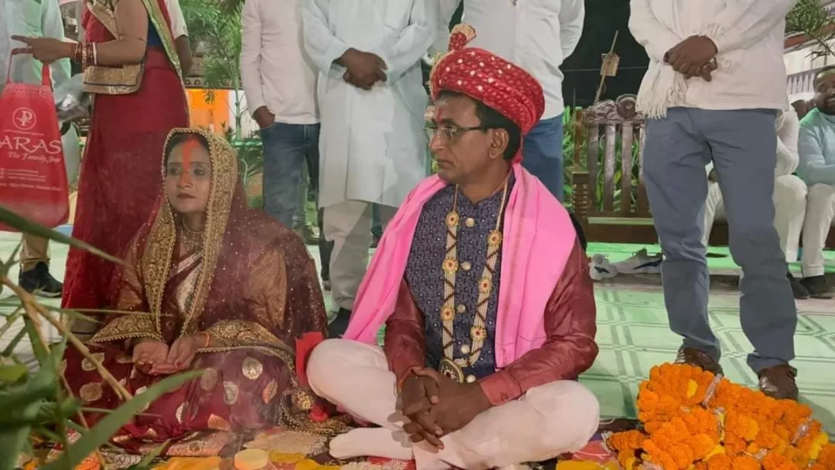 बाहुबली नेता ने जवान लड़की के साथ किया गजब कारनामा, लोकसभा चुनाव का टिकट पाने के लिए 55 की उम्र में रचाई शादी 