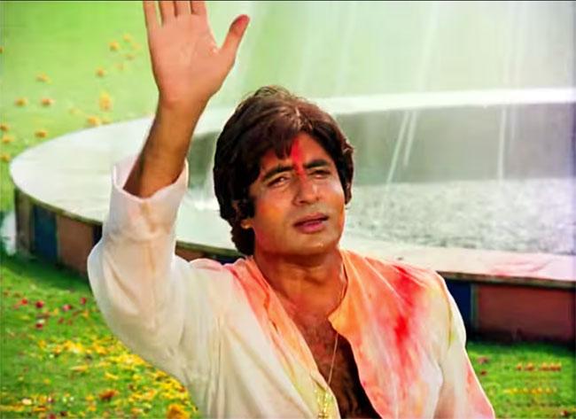 लगातार 9 फ्लॉप फिल्में देने के बाद इस होली सॉन्ग ने बचाया था अमिताभ बच्चन का डूबता हुआ करियर, रातों-रात हो गए थे हिट 3 Amitabh Bachchan