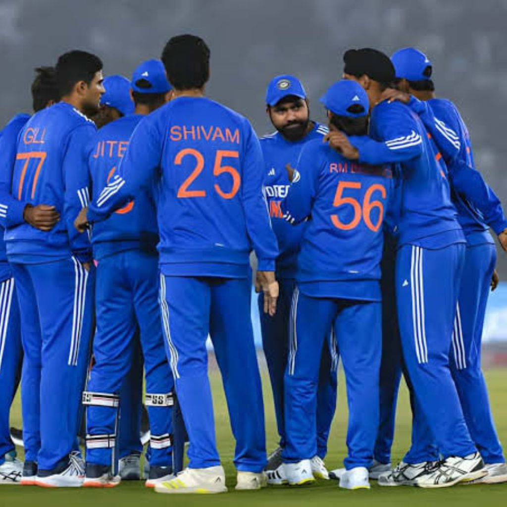 सुरेश रैना ने हार्दिक पंड्या को हटाकर इस खिलाड़ी को टी20 वर्ल्ड कप के लिए टीम इंडिया में जगह देने के लिए अजित अगरकर से लगाई गुहार 