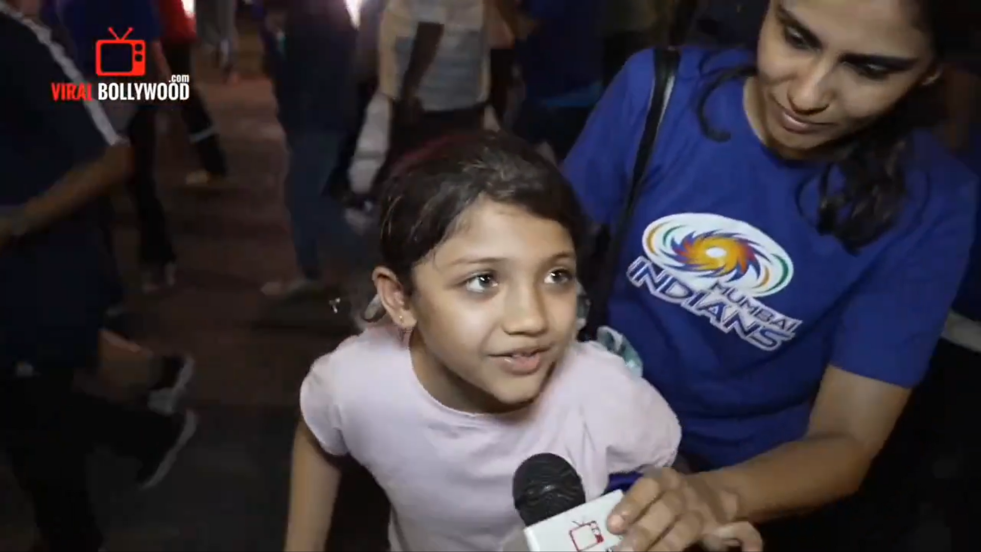 Video: Ipl 2024 के बीच इस लड़की ने रोहित शर्मा पर खूब लुटाया अपना प्यार, बोलीं - 'I Love You हिटमैन.... &Quot;