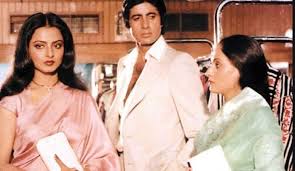 जब जया बच्चन ने रेखा को अपने घर बुलाकर की थी बेज्जती, अमिताभ का नाम लेकर दे डाली थी ऐसी धमकी, सुनकर उड़ जाएंगे होश