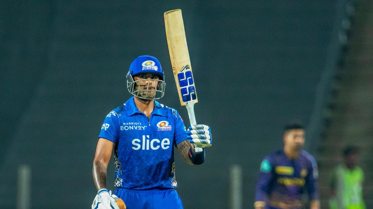 Ipl 2024 में लगातार 3 हार के बाद नीता अंबानी ने लिया बड़ा फैसला, हार्दिक पांड्या के दुश्मन को मुंबई में किया शामिल 4 Suryakumar Yadav