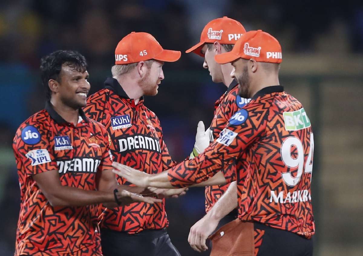 हैदराबाद के लगातार हाई स्कोर पर इस दिग्गज ने लगाए चीटिंग के आरोप!, Bcci से कर दी ये खास डिमांड 2 Sunrisers Hyderabad