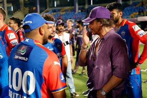 Kkr की जीत के बाद Dc के खेमे में पहुंचे किंग खान, उदास हुए ऋषभ पंत का बढ़ाया हौसला, वायरल हुआ Video 