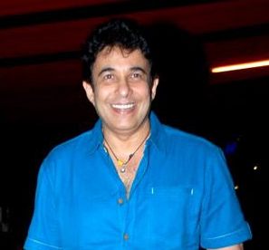 When-Amrita-Singh-Banned-Saif-Ali-Khan-For-This-Years-Later-Deepak-Tijori-Revealed-A-Big-Secret