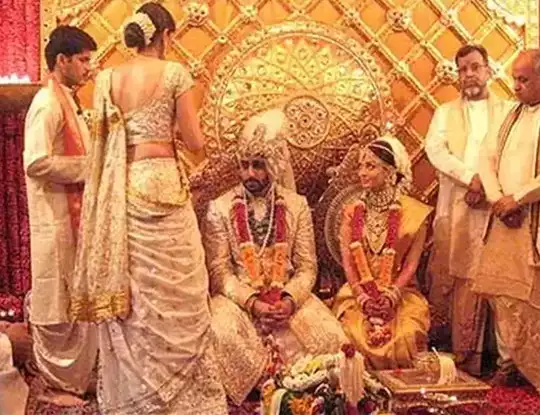 अभिषेक बच्चन से पहले ऐश्वर्या राय को करनी पड़ी थी पेड़ से शादी, वजह जानकर आपको पैरों तले खिसक जाएगी जमीन 