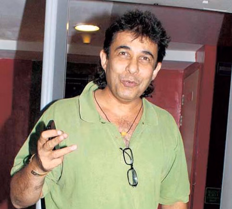 When-Amrita-Singh-Banned-Saif-Ali-Khan-For-This-Years-Later-Deepak-Tijori-Revealed-A-Big-Secret