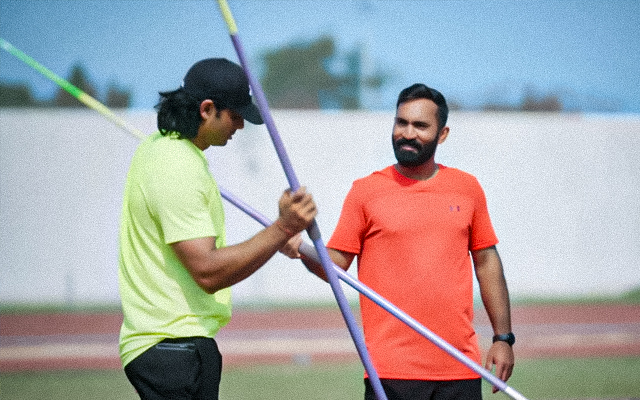 क्रिकेट से संन्यास लेकर दिनेश कार्तिक ने भाला खेल में किया डेब्यू, नीरज चोपड़ा के साथ की जमकर प्रैक्टिस, वायरल हुआ Video 2 Dinesh Karthik