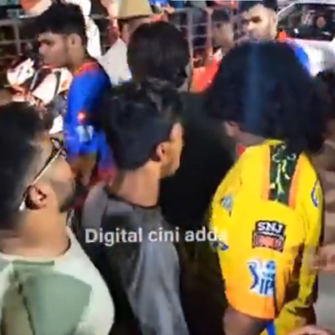 Video: Csk से मैच जीतते ही हुड़दंग मचाने लगे Rcb फैंस, चेन्नई के लोगों को किया जमकर परेशान, तो पुलिस ने किया लाठीचार्ज 2 Royal Challengers Bengaluru Fans Harassed Chennai Fans