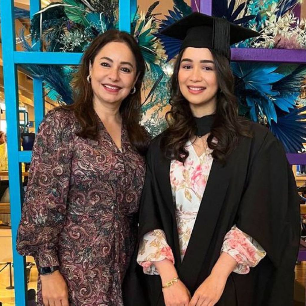 Sara Tendulkar With Her Mother Anjali Tendulkar