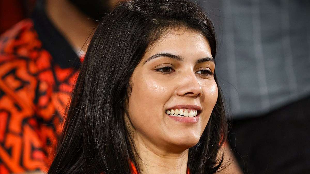 किसी बिजनेसमैन नहीं बल्कि Ipl के इस खिलाड़ी को डेट कर रही हैं काव्या मारन! हैदराबाद की हार के बाद हुआ सनसनीखेज खुलासा 2 Kaviya Maran