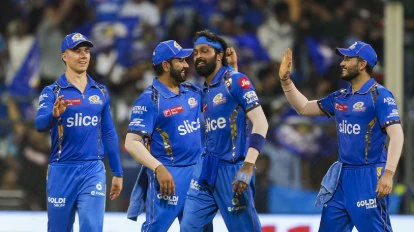 लगातार दो छक्के खाने के बाद गेंदबाजी छोड़ मैदान से बाहर किए गए सचिन के लाल अर्जुन तेंदुलकर, सामने आई बड़ी वजह 4 Mumbai Indians