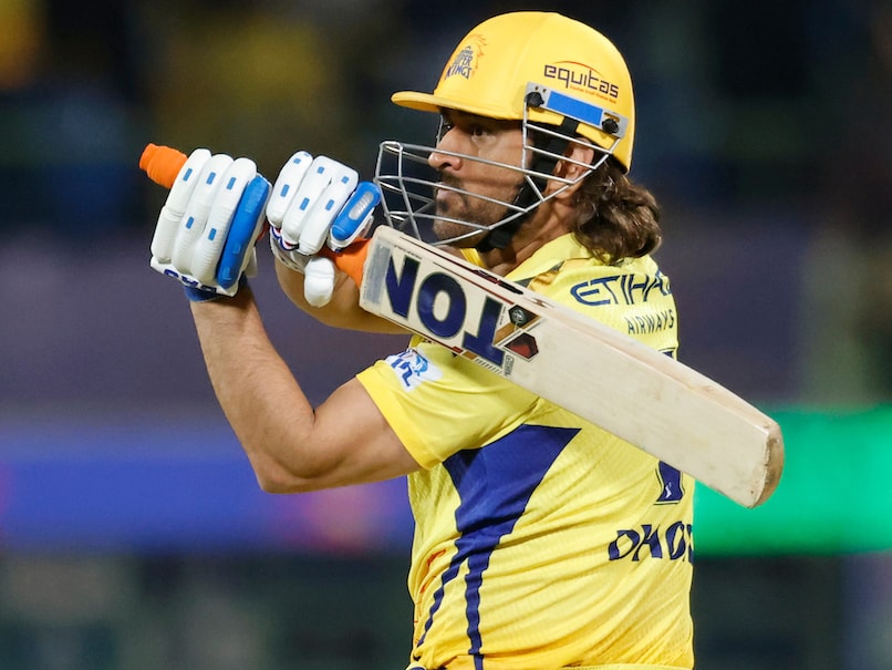 Video: Csk की हार से एमएस धोनी की आंखे हुई नम, Rcb के खिलाड़ियों से भी नहीं मिलाया हाथ, ड्रेसिंग रूम में जमकर बहाए आंसू 4 Ms Dhoni